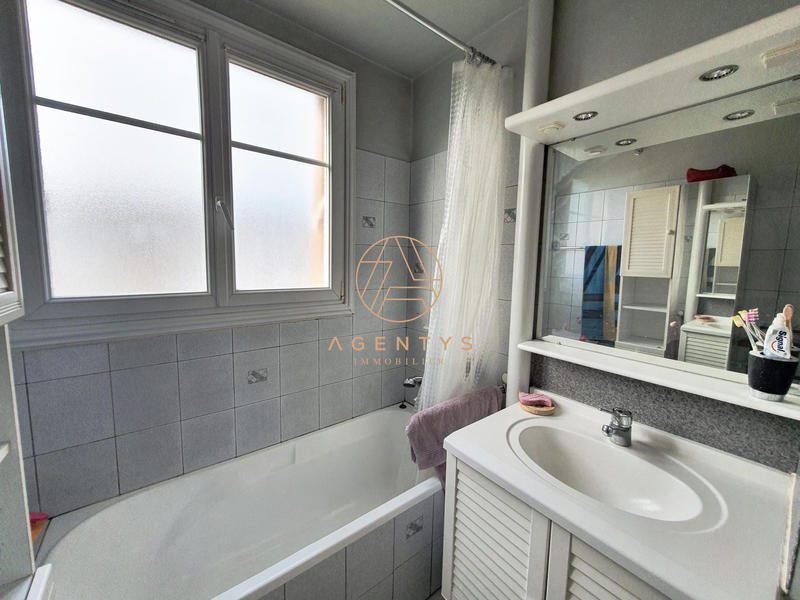 Appartement - 65 m² - 4 pièces