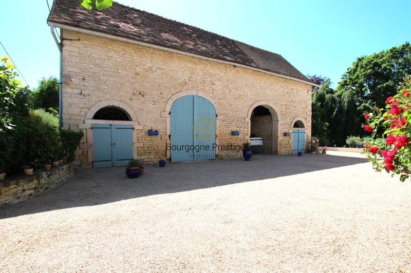 Propriété - 190 m² - 6 pièces