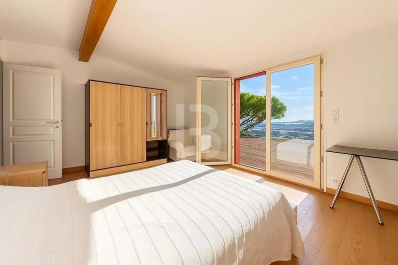 Villa - 180 m² - 6 pièces