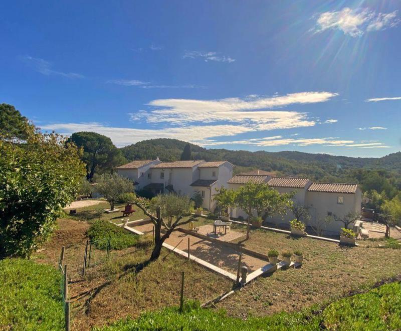 Propriété - 320 m² - 13 pièces