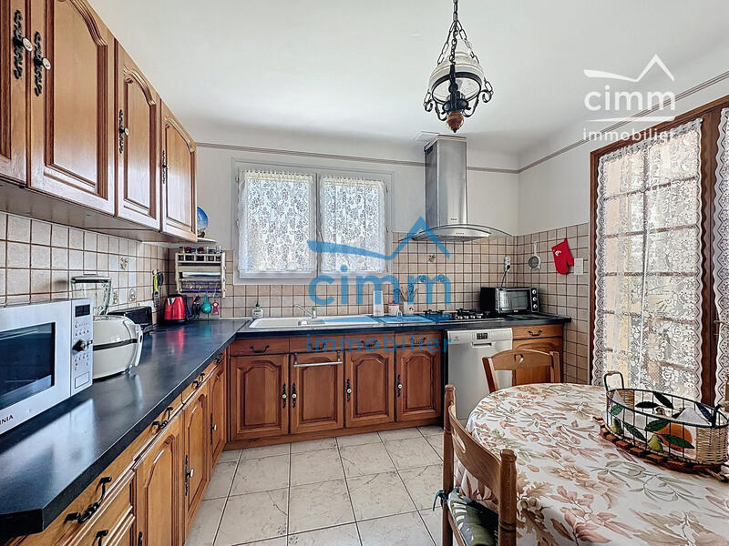 Maison traditionnelle - 188 m² - 7 pièces