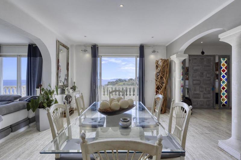 Maison - 255 m² - 8 pièces