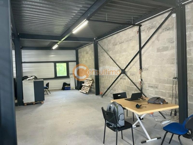 Local d'activité / Entrepôt - 305 m²