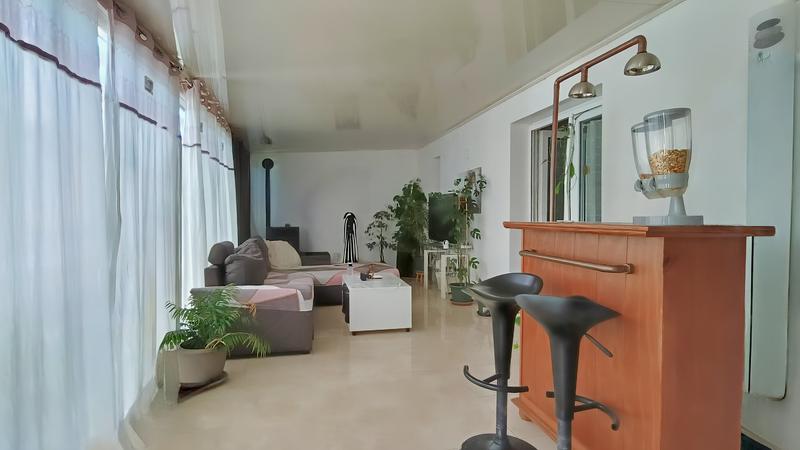 Maison - 254 m² - 11 pièces