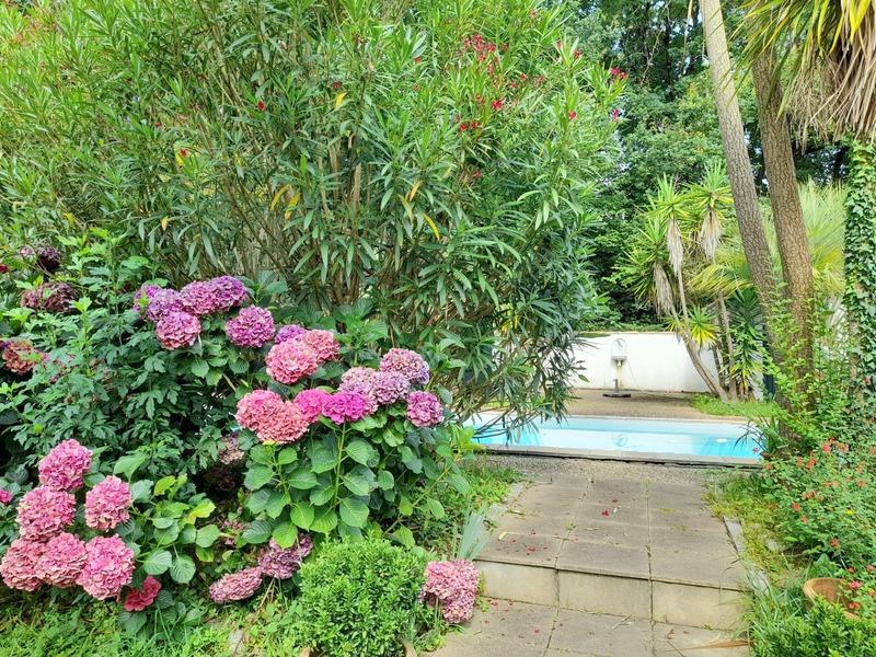 Maison - 250 m² - 9 pièces