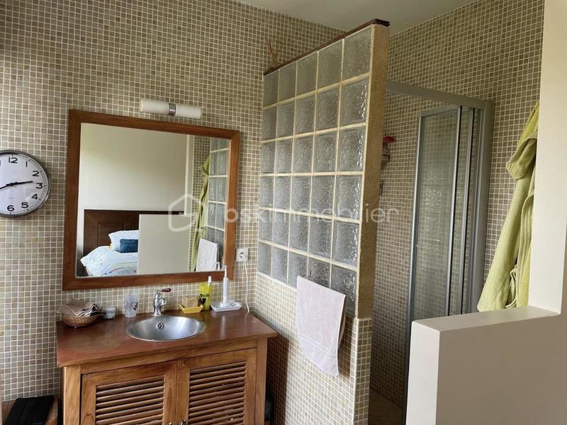 Demeure - 215 m² - 9 pièces