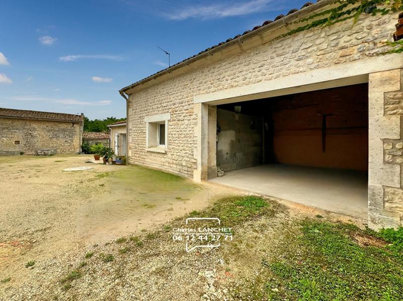 Maison - 250 m² - 6 pièces