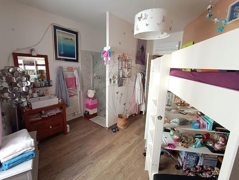 Maison - 240 m² - 7 pièces