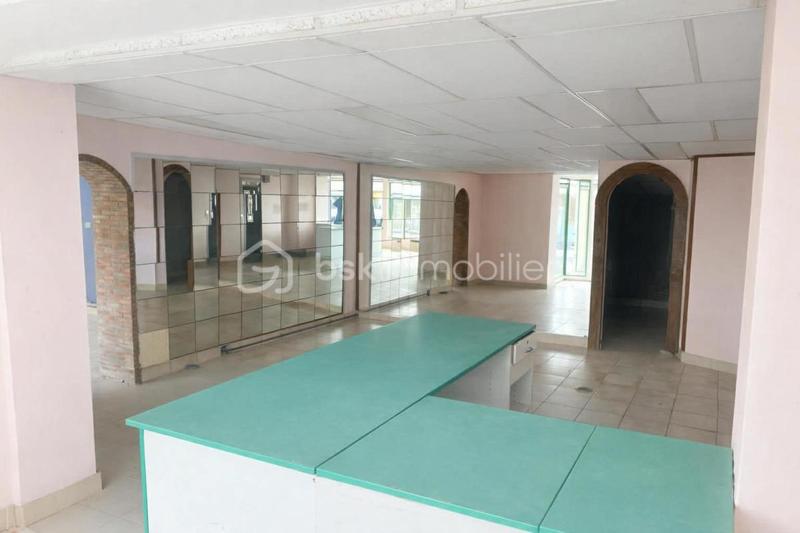 Local commercial - 90 m² - 6 pièces