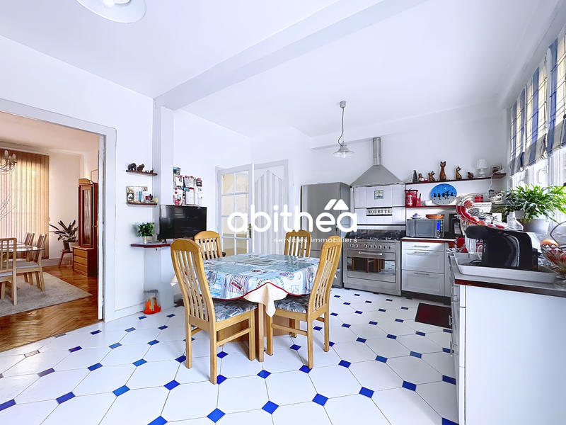 Maison - 318 m² - 8 pièces