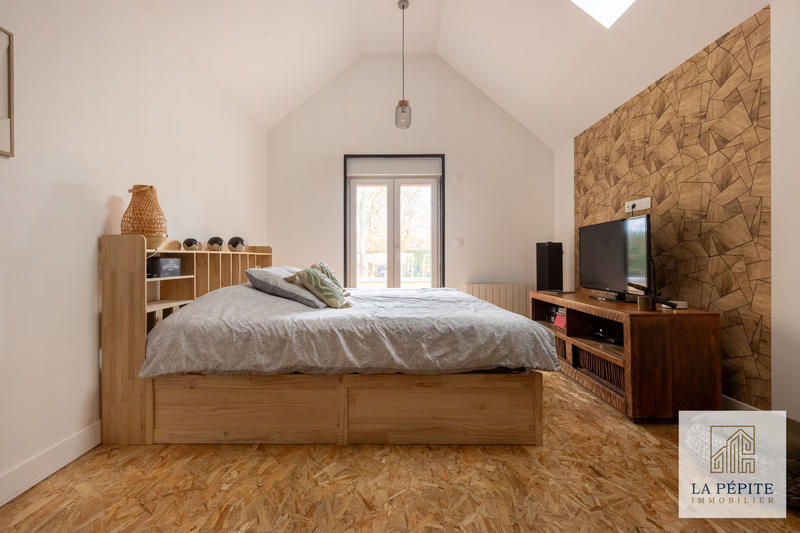 Maison - 230 m² - 9 pièces