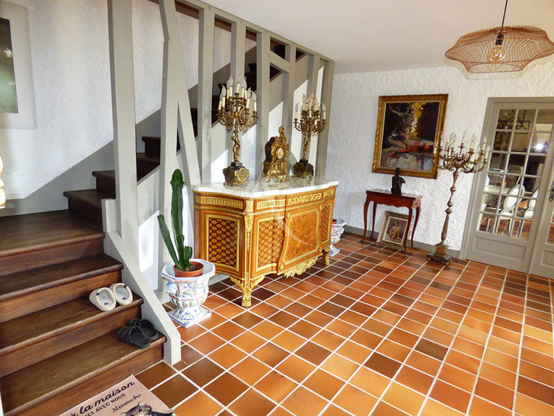 Maison - 303 m² - 7 pièces