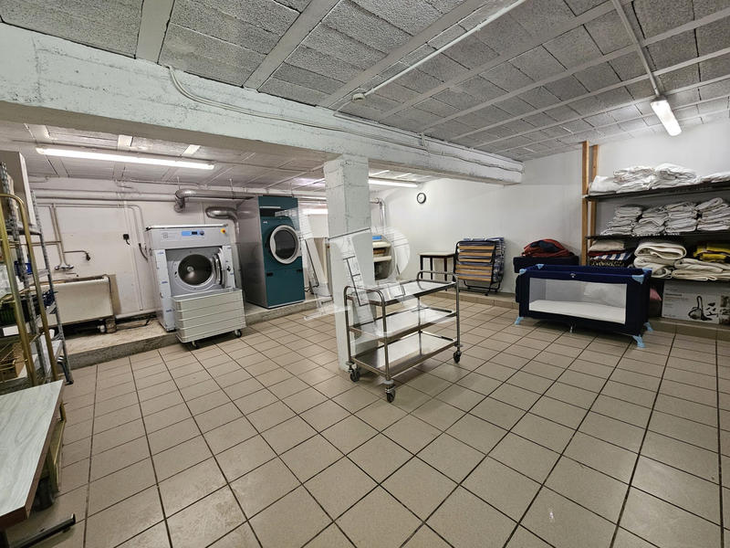 Local commercial - 1 200 m²