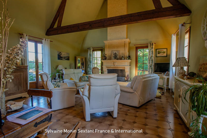 Maison - 220 m² - 7 pièces