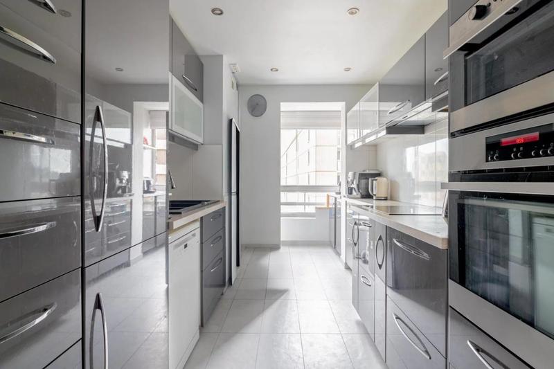 Appartement - 92 m² - 4 pièces