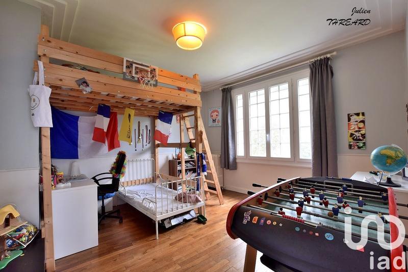 Maison - 240 m² - 8 pièces