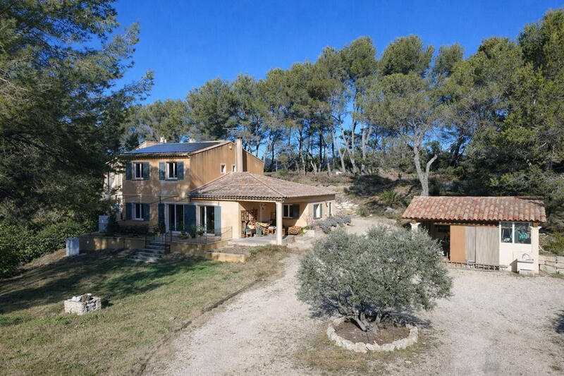 Maison - 215 m² - 5 pièces