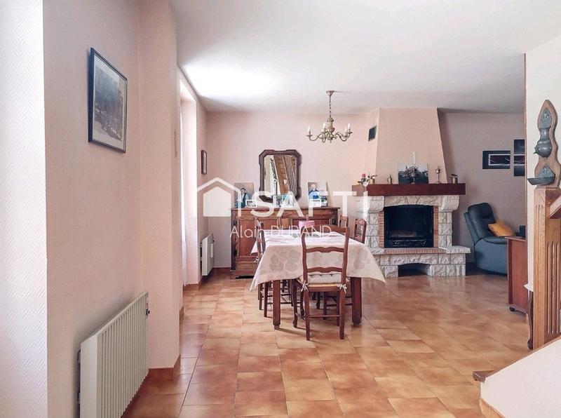 Maison - 204 m² - 7 pièces