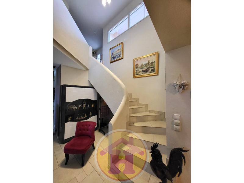 Maison - 208 m² - 5 pièces