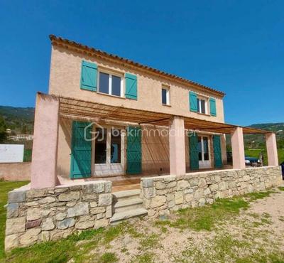 Maison traditionnelle - 130 m² - 4 pièces