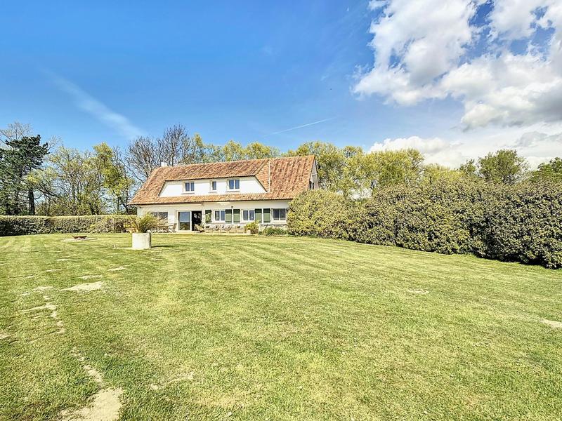 Maison - 266 m² - 8 pièces