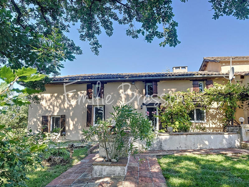 Maison - 266 m² - 9 pièces