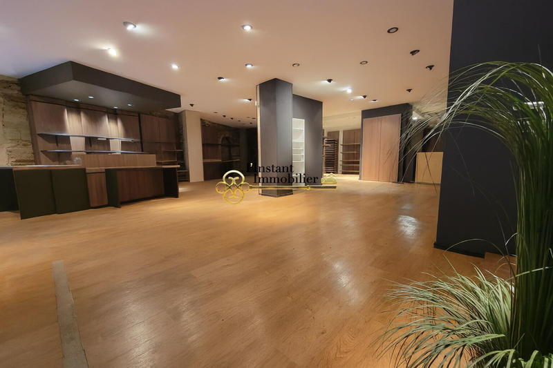 Local d'activités - 176 m²