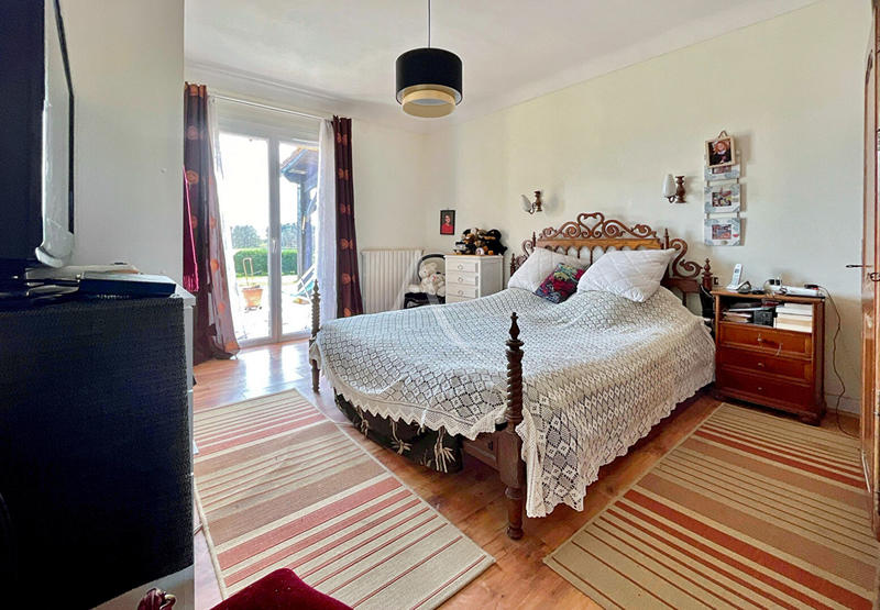 Maison - 230 m² - 7 pièces