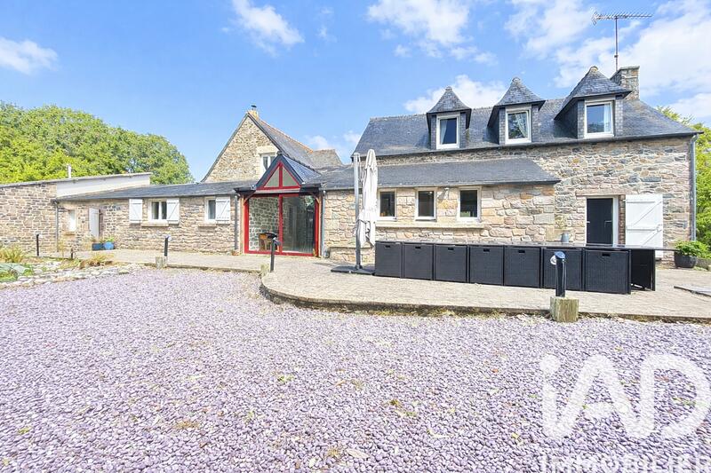 Maison - 238 m² - 10 pièces