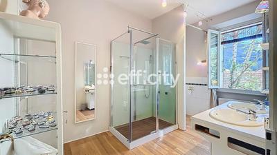 Immeuble - 196 m² - 10 pièces