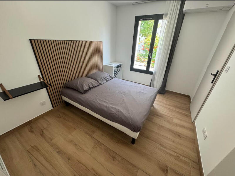 Maison - 325 m² - 13 pièces