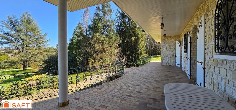 Maison - 322 m² - 9 pièces