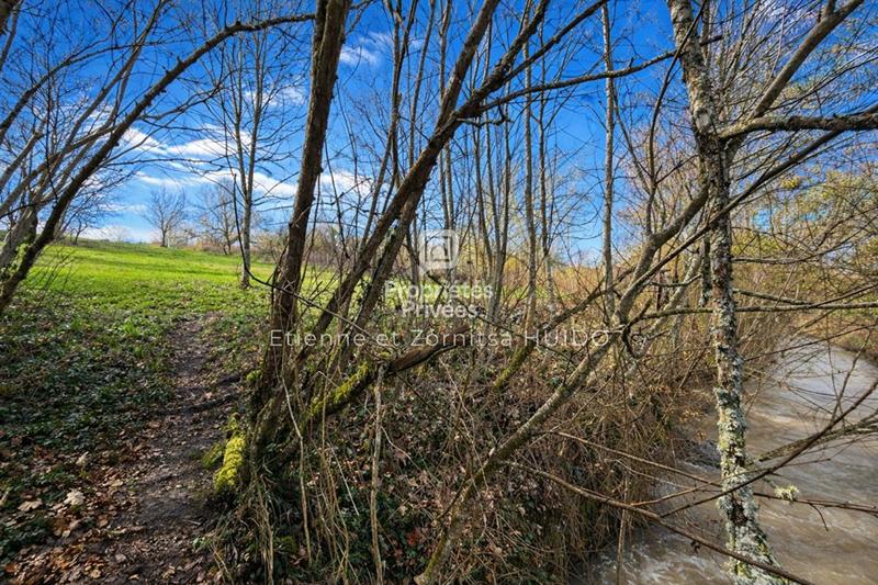 Terrain constructible - 1 850 m²
