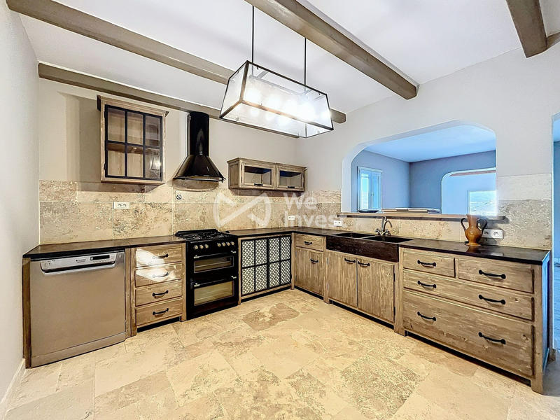 Maison traditionnelle - 230 m² - 9 pièces