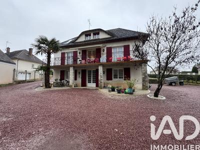 Maison - 241 m² - 10 pièces