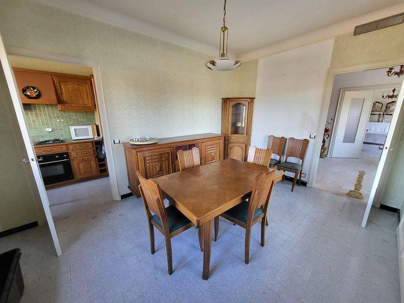 Maison traditionnelle - 255 m² - 11 pièces