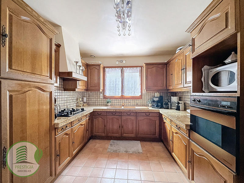 Maison - 224 m² - 9 pièces