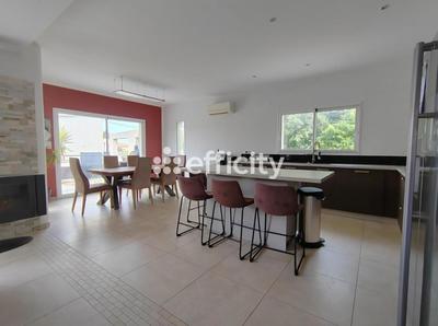 Maison - 198 m² - 6 pièces