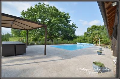 Propriété - 220 m² - 7 pièces