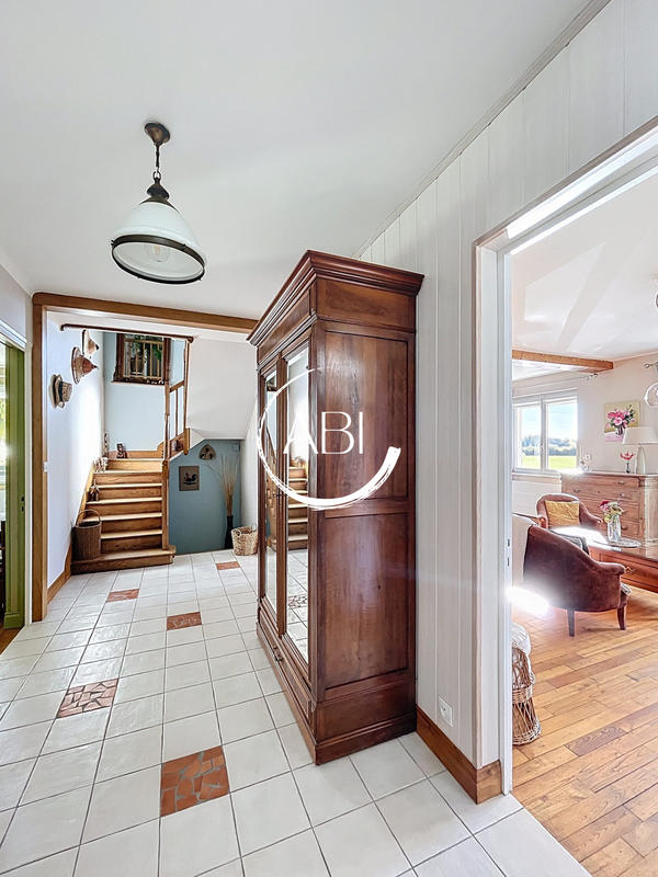 Maison - 201 m² - 9 pièces