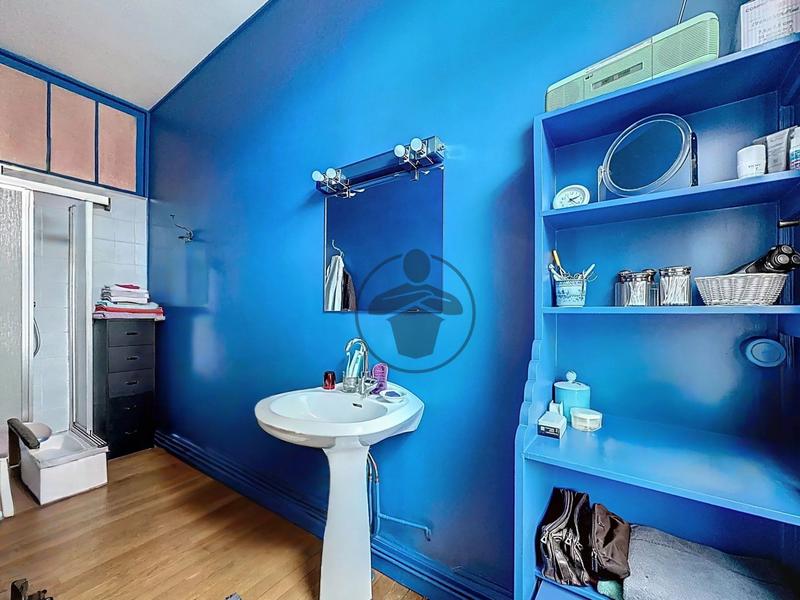 Maison - 250 m² - 9 pièces