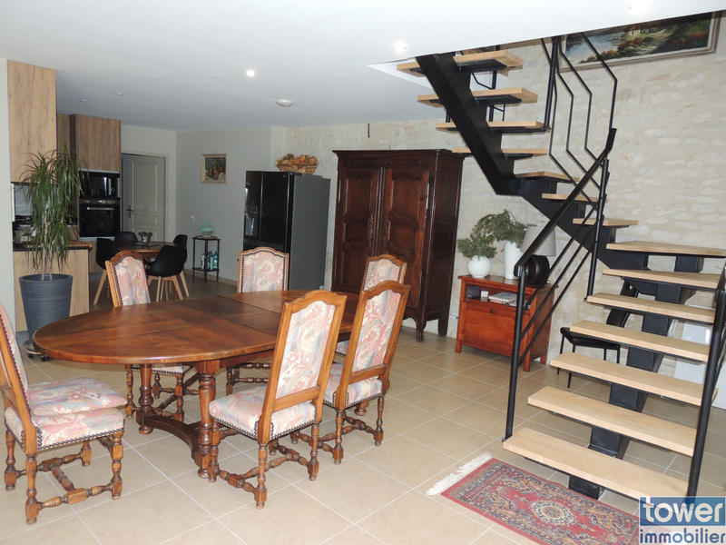 Maison - 250 m² - 7 pièces