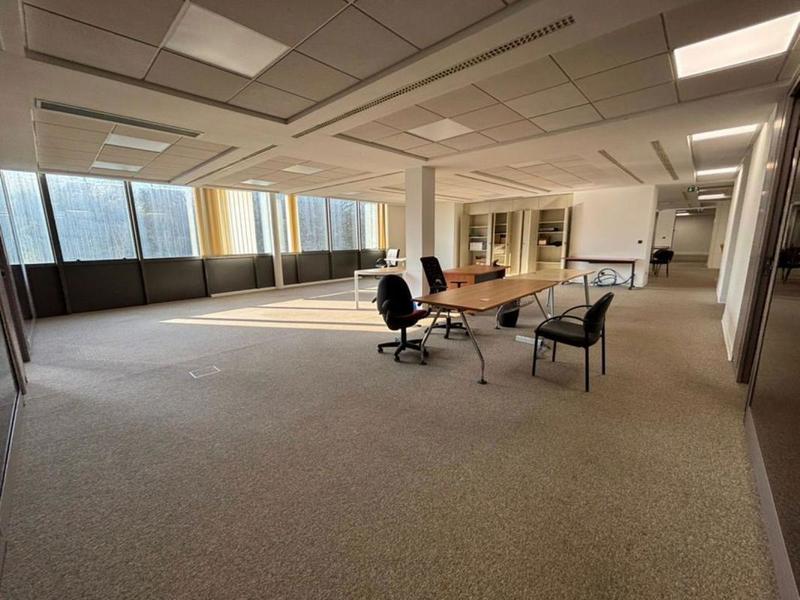 Bureau - 1 500 m²