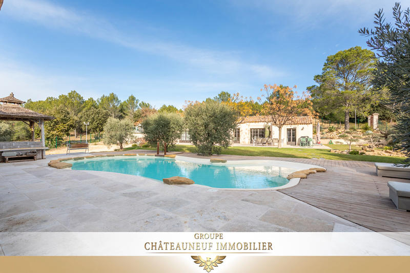 Maison - 280 m² - 4 pièces