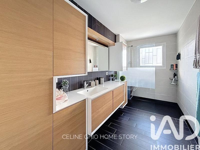 Maison - 232 m² - 7 pièces