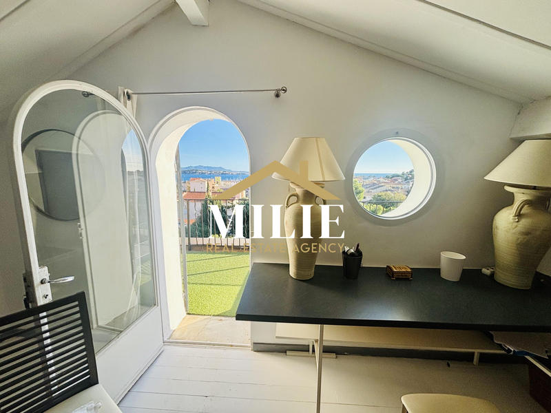 Villa - 245 m² - 7 pièces