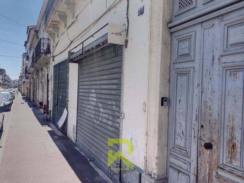 Local commercial - 200 m² - 4 pièces