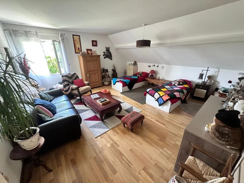 Maison - 275 m² - 9 pièces