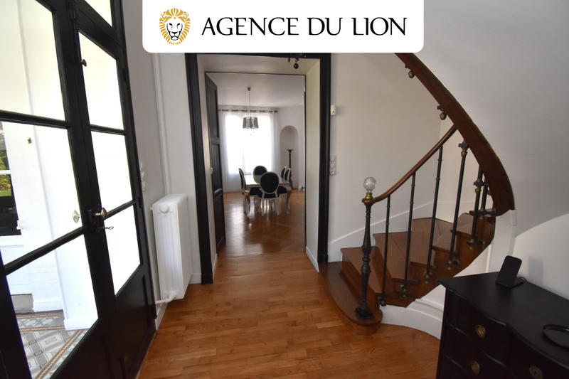 Maison bourgeoise - 276 m² - 11 pièces