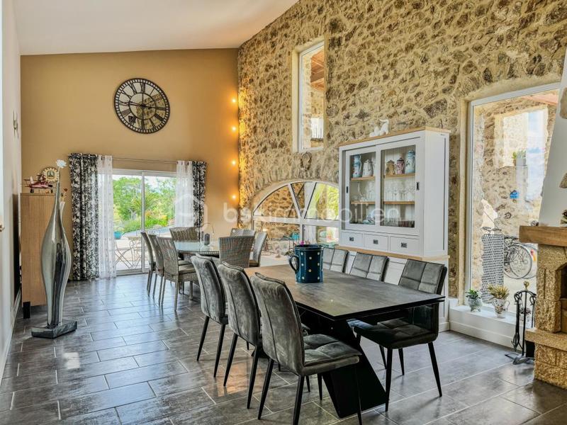 Corps de ferme - 350 m² - 13 pièces